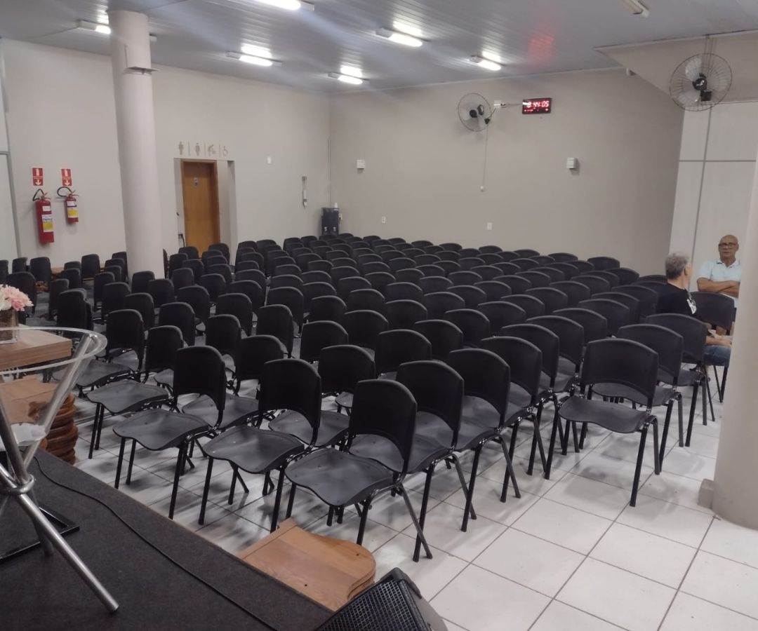 Cadeiras para igrejas - Primer Móveis corporativos